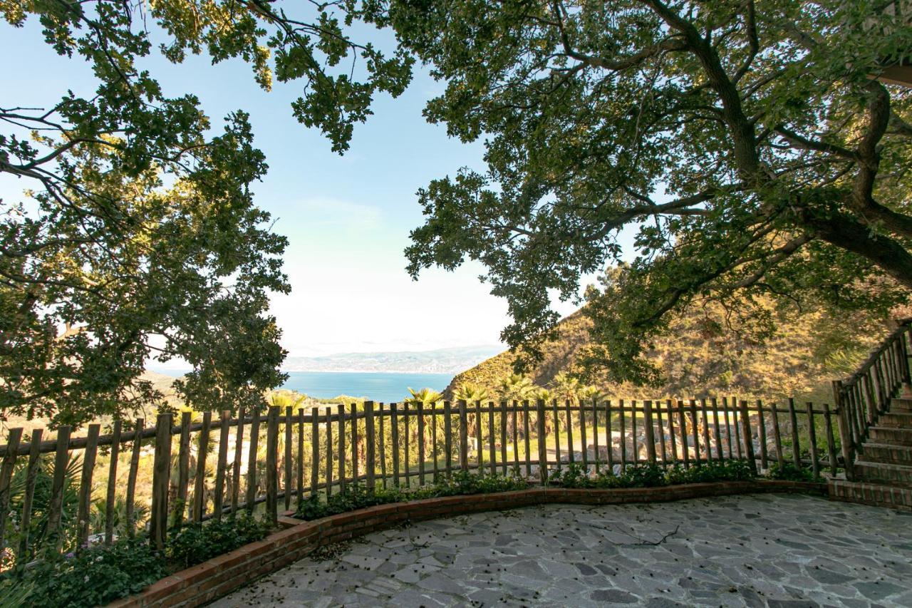 B & B Le Casette Sull'Albero Di Villa Alba Mesyna Zewnętrze zdjęcie